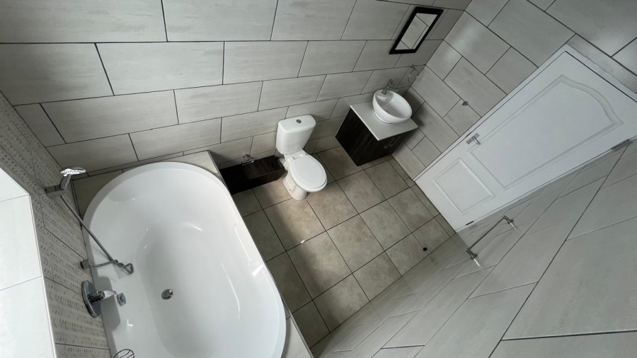 To Let 4 Bedroom Property for Rent in Fountains Estate Eastern Cape